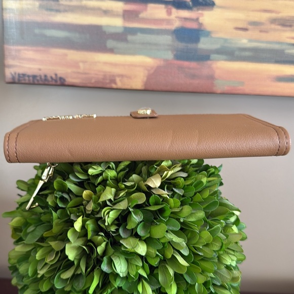 STEVE MADDEN TAN BIFOLD FLAP WITH GOLD ACCENTS WALLET 🌟NWOT🌟 - Picture 10 of 14
